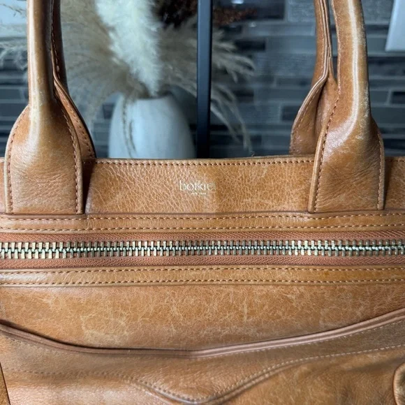 Botkier | Gorgeous Leather Shoulder Bag - Picture 4 of 14